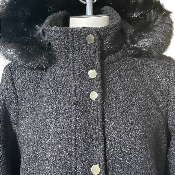 - INTL d.e.t.a.i.l.s Coat with fur Hood Size Medium - Picture 11 of 16